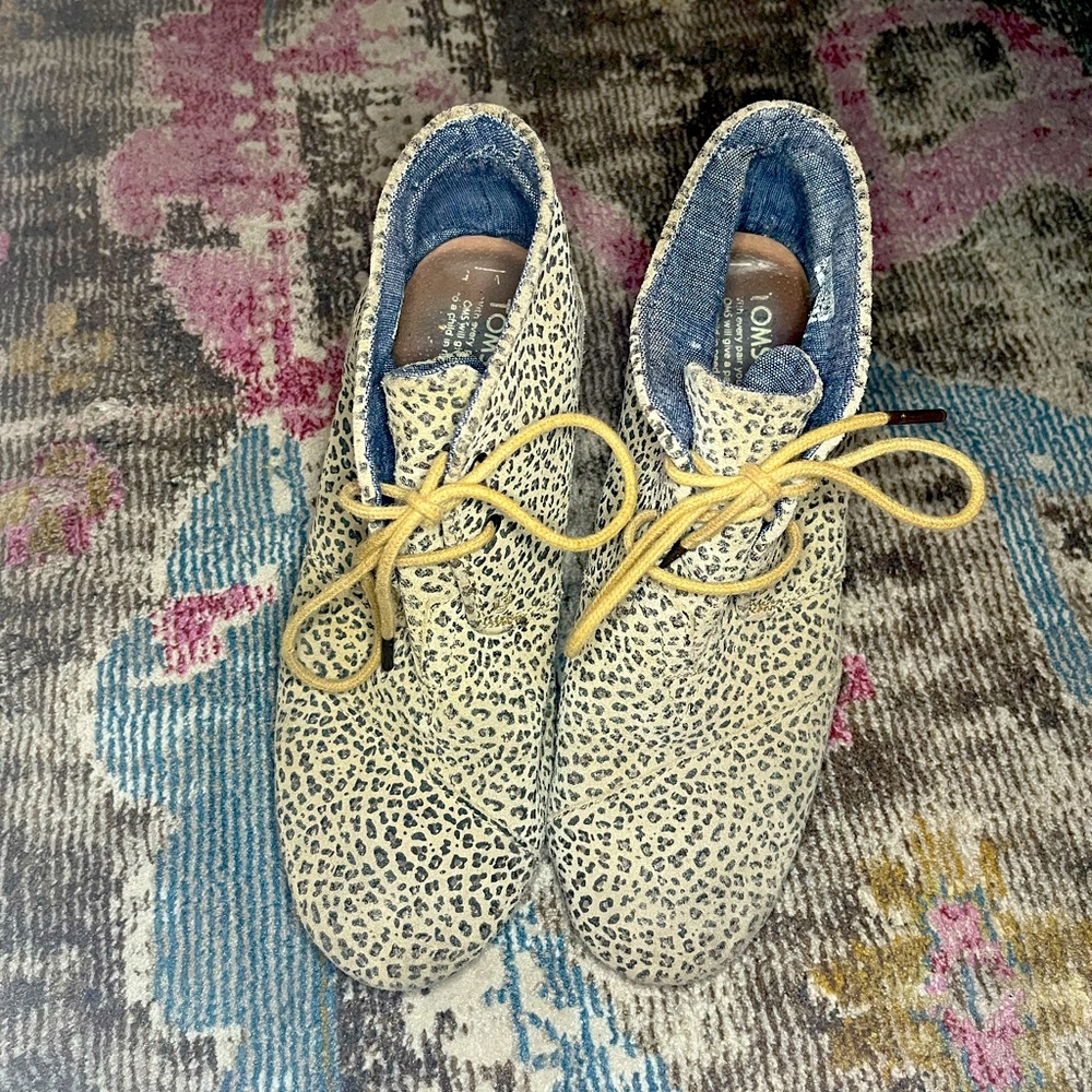Toms